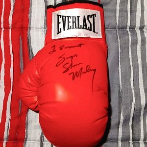 Everlast Boxing Glove signed by Sugar Shane Mosley
